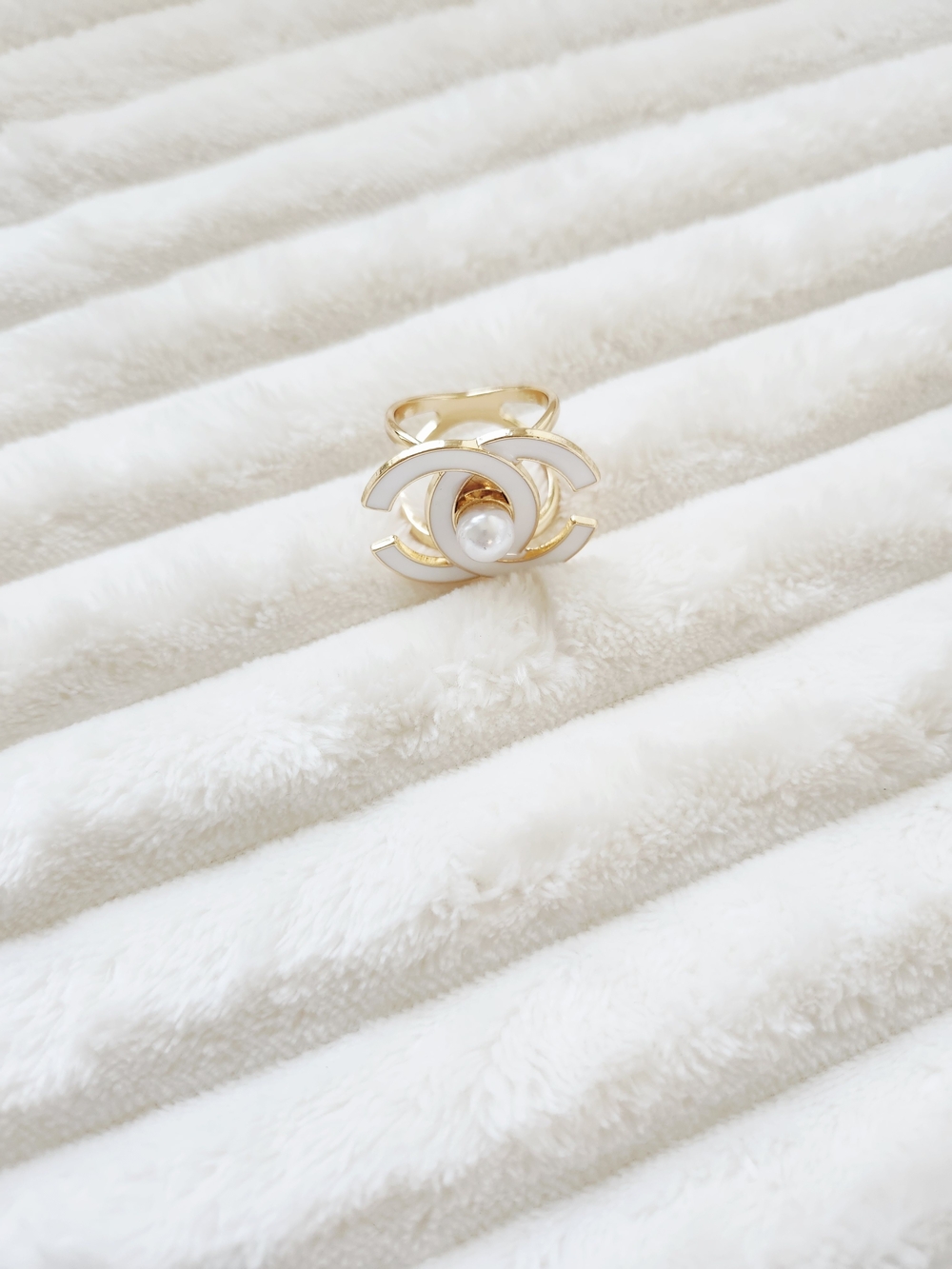 Gold Tone Scarf Ring White Enamel Interlocking Design Pearl Center